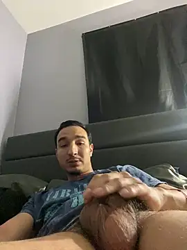 Snapshot of LatinoCum1 chatting on January 2025 05:37:01 AM LatinoCum1 online show from January 2025 05:37:01 AM