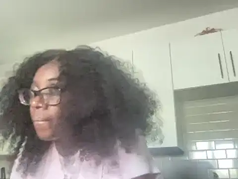 Snapshot of AveryJ99 chatting on March 2025 06:31:01 PM AveryJ99 online show from March 2025 06:31:01 PM