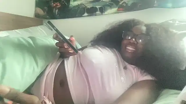 Snapshot of AveryJ99 chatting on March 2025 09:35:01 PM AveryJ99 online show from March 2025 09:35:01 PM