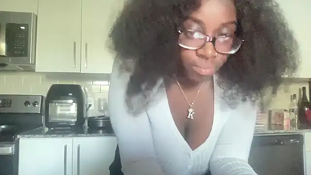 Snapshot of AveryJ99 chatting on March 2025 09:56:01 PM AveryJ99 online show from March 2025 09:56:01 PM