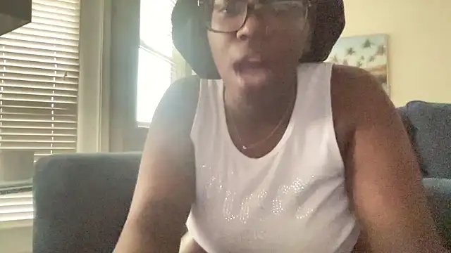 Snapshot of AveryJ99 chatting on April 2026 08:21:01 PM AveryJ99 online show from April 2026 08:21:01 PM