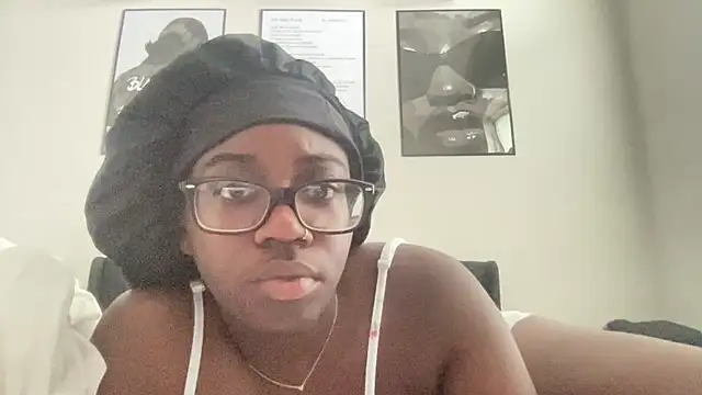 Snapshot of AveryJ99 chatting on April 2026 01:00:02 PM AveryJ99 online show from April 2026 01:00:02 PM