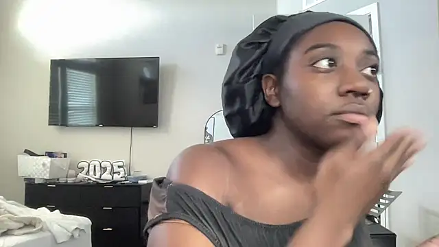 Snapshot of AveryJ99 chatting on April 2026 09:09:01 PM AveryJ99 online show from April 2026 09:09:01 PM