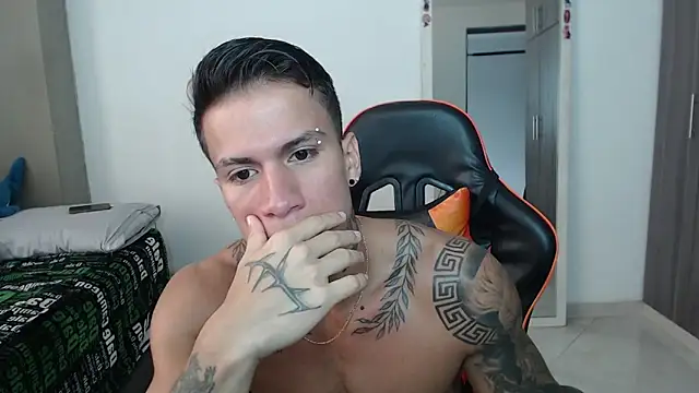 Snapshot of pettergrey1 chatting on March 2026 01:18:01 PM pettergrey1 online show from March 2026 01:18:01 PM