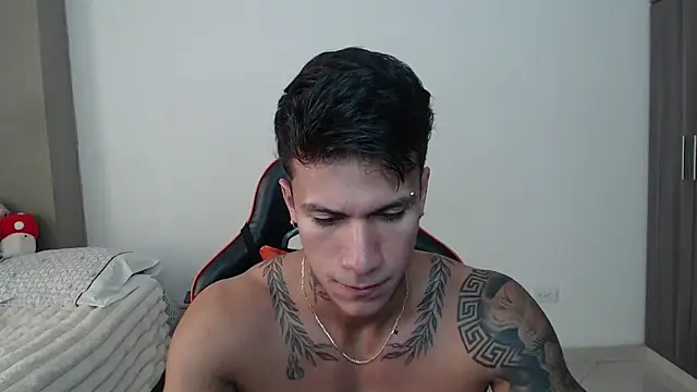 Snapshot of pettergrey1 chatting on March 2026 12:11:01 PM pettergrey1 online show from March 2026 12:11:01 PM