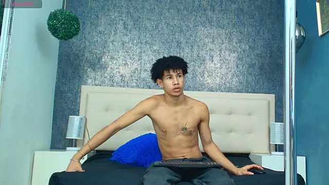 Snapshot of Erick_Zhimerman chatting on October 2025 03:31:02 AM Erick Zhimerman online show from October 2025 03:31:02 AM