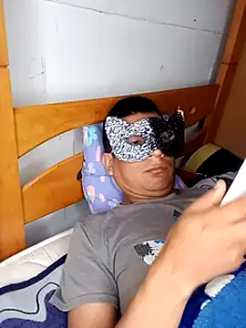 Snapshot of PequeArely chatting on December 2024 02:37:01 PM PequeArely online show from December 2024 02:37:01 PM