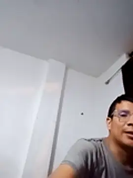 Snapshot of PequeArely chatting on December 2024 06:20:02 AM PequeArely online show from December 2024 06:20:02 AM