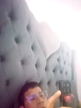 Snapshot of PequeArely chatting on January 2025 03:29:02 AM PequeArely online show from January 2025 03:29:02 AM