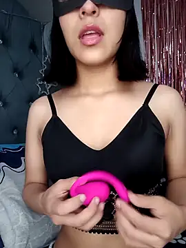 Snapshot of PequeArely chatting on February 2025 08:00:01 PM PequeArely online show from February 2025 08:00:01 PM