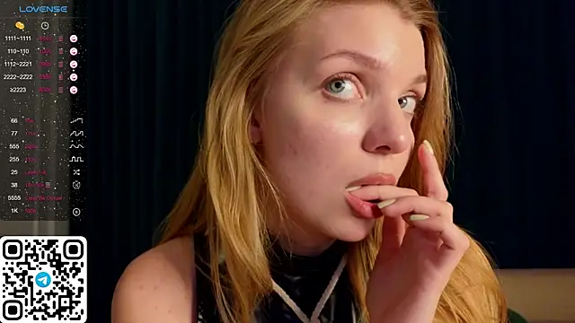 Snapshot of ElswythDecoursey chatting on December 2024 09:09:02 PM ElswythDecoursey online show from December 2024 09:09:02 PM