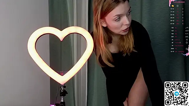 Snapshot of ElswythDecoursey chatting on February 2025 05:13:02 PM ElswythDecoursey online show from February 2025 05:13:02 PM