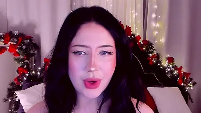Snapshot of UR_MADDY chatting on December 2024 08:43:01 PM UR MADDY online show from December 2024 08:43:01 PM