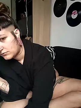 SweetPivoinee online show from December 2024 01:17:01 PM