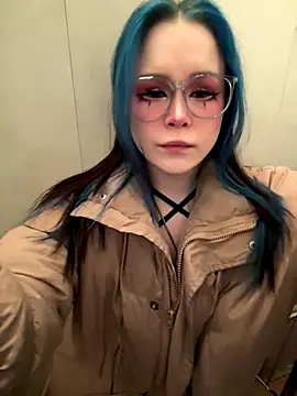 Snapshot of MaddisonHaas chatting on December 2025 12:15:01 AM MaddisonHaas online show from December 2025 12:15:01 AM