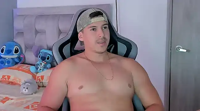 Snapshot of victor_vixen chatting on December 2024 07:07:01 PM victor vixen online show from December 2024 07:07:01 PM