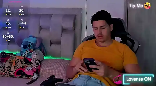 Snapshot of victor_vixen chatting on January 2025 03:20:01 PM victor vixen online show from January 2025 03:20:01 PM