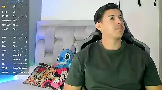 Snapshot of victor_vixen chatting on February 2025 04:03:02 PM victor vixen online show from February 2025 04:03:02 PM