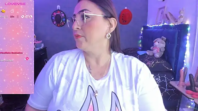 Snapshot of Ivonnee__ chatting on January 2025 02:35:01 AM Ivonnee   online show from January 2025 02:35:01 AM