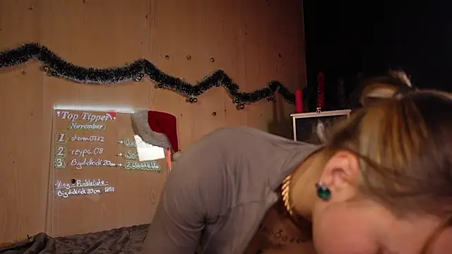 Snapshot of Izzy_Inked chatting on November 2025 10:30:01 PM Izzy Inked online show from November 2025 10:30:01 PM