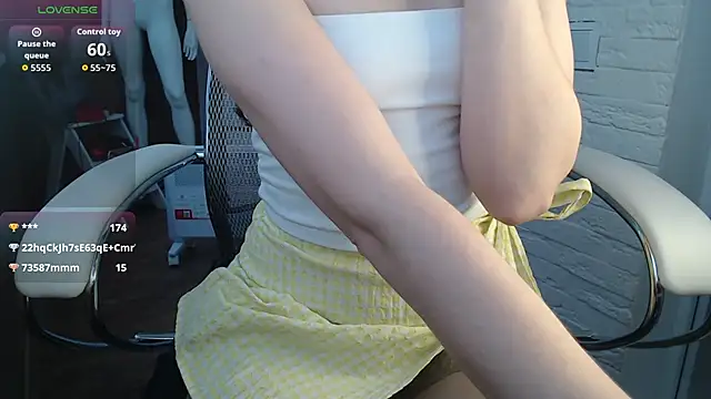 Snapshot of BB_Web chatting on December 2025 03:49:02 AM BB Web online show from December 2025 03:49:02 AM