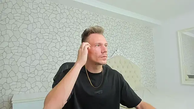 Snapshot of MateoBenjaminX chatting on December 2024 03:47:01 PM MateoBenjaminX online show from December 2024 03:47:01 PM