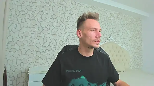 Snapshot of MateoBenjaminX chatting on December 2024 03:54:02 PM MateoBenjaminX online show from December 2024 03:54:02 PM