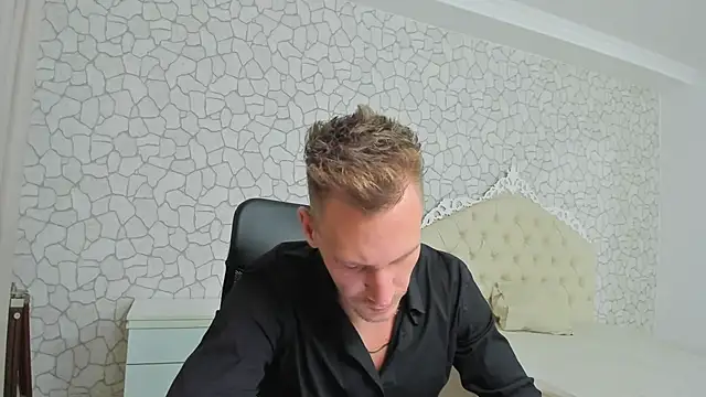 Snapshot of MateoBenjaminX chatting on December 2024 04:23:01 PM MateoBenjaminX online show from December 2024 04:23:01 PM