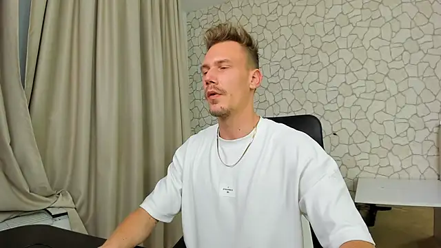 Snapshot of MateoBenjaminX chatting on December 2024 01:06:02 AM MateoBenjaminX online show from December 2024 01:06:02 AM