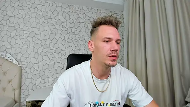 Snapshot of MateoBenjaminX chatting on December 2024 04:46:02 PM MateoBenjaminX online show from December 2024 04:46:02 PM