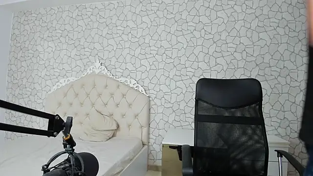 Snapshot of MateoBenjaminX chatting on December 2024 08:03:02 PM MateoBenjaminX online show from December 2024 08:03:02 PM