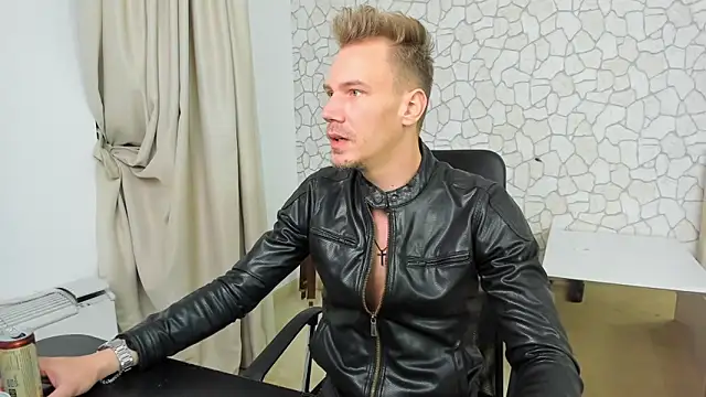 Snapshot of MateoBenjaminX chatting on January 2025 07:55:01 PM MateoBenjaminX online show from January 2025 07:55:01 PM