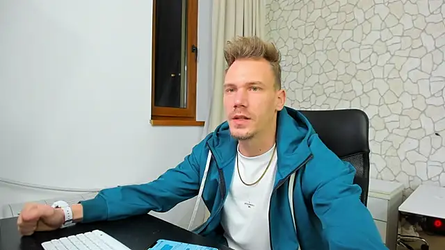 Snapshot of MateoBenjaminX chatting on January 2025 08:21:01 PM MateoBenjaminX online show from January 2025 08:21:01 PM