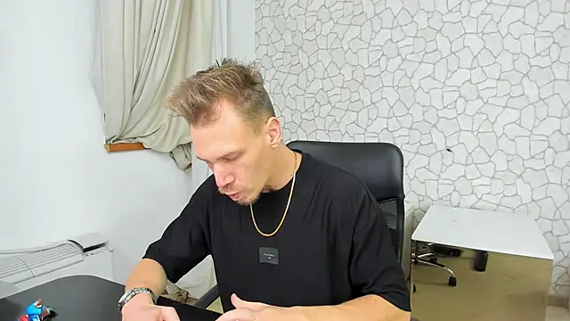 Snapshot of MateoBenjaminX chatting on January 2025 07:56:02 PM MateoBenjaminX online show from January 2025 07:56:02 PM