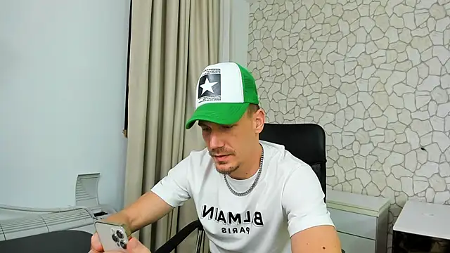 Snapshot of MateoBenjaminX chatting on January 2025 08:31:02 PM MateoBenjaminX online show from January 2025 08:31:02 PM