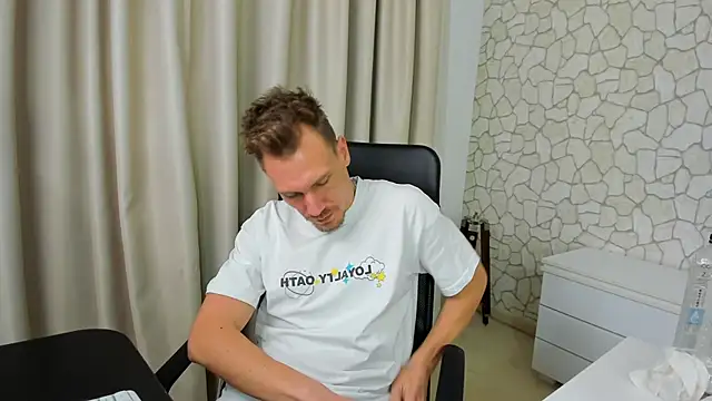 Snapshot of MateoBenjaminX chatting on January 2025 12:25:01 AM MateoBenjaminX online show from January 2025 12:25:01 AM