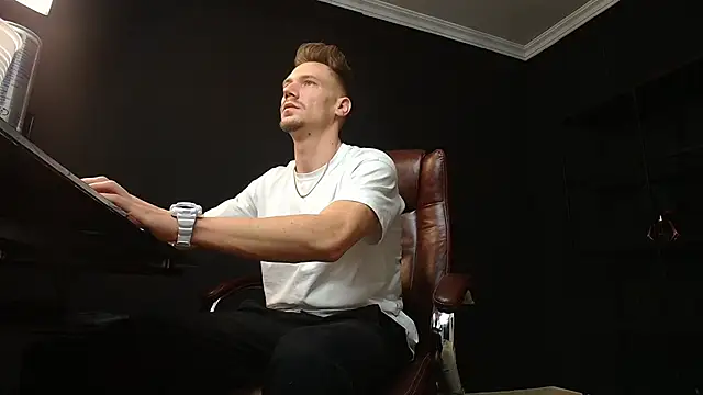 Snapshot of MateoBenjaminX chatting on January 2025 03:57:02 PM MateoBenjaminX online show from January 2025 03:57:02 PM