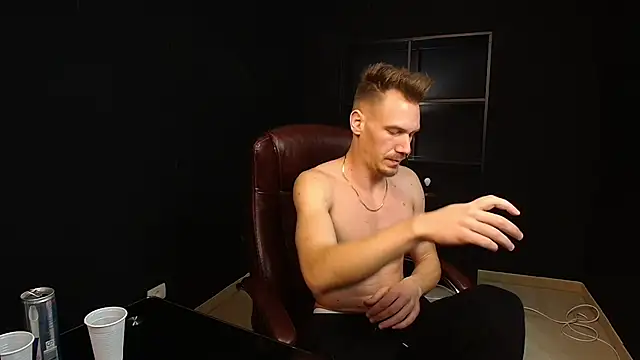 Snapshot of MateoBenjaminX chatting on January 2025 10:12:02 PM MateoBenjaminX online show from January 2025 10:12:02 PM