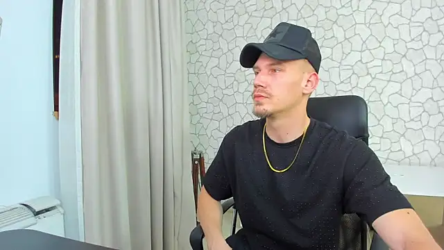 Snapshot of MateoBenjaminX chatting on January 2025 05:16:02 PM MateoBenjaminX online show from January 2025 05:16:02 PM