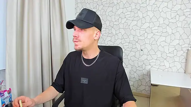 Snapshot of MateoBenjaminX chatting on January 2025 07:13:02 PM MateoBenjaminX online show from January 2025 07:13:02 PM