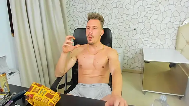 Snapshot of MateoBenjaminX chatting on January 2025 09:39:02 PM MateoBenjaminX online show from January 2025 09:39:02 PM