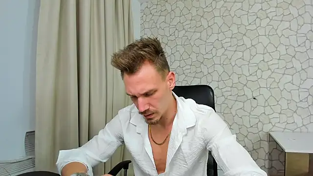 Snapshot of MateoBenjaminX chatting on January 2025 07:22:01 PM MateoBenjaminX online show from January 2025 07:22:01 PM