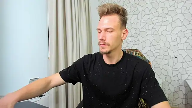 Snapshot of MateoBenjaminX chatting on February 2025 03:49:02 PM MateoBenjaminX online show from February 2025 03:49:02 PM