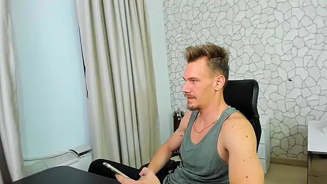 Snapshot of MateoBenjaminX chatting on February 2025 06:53:01 PM MateoBenjaminX online show from February 2025 06:53:01 PM