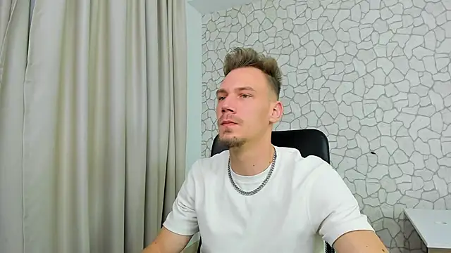 Snapshot of MateoBenjaminX chatting on February 2025 07:18:02 PM MateoBenjaminX online show from February 2025 07:18:02 PM