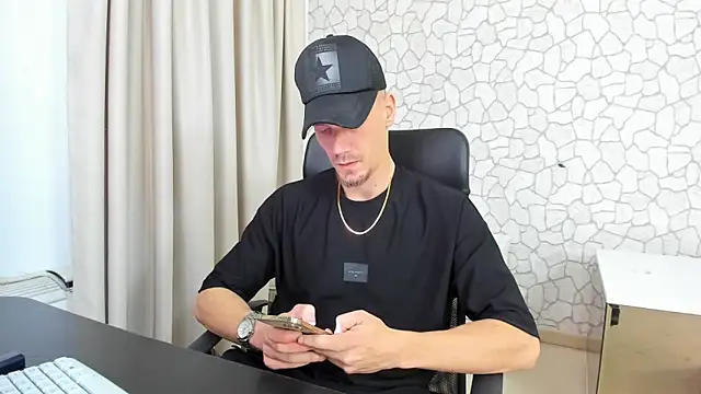 Snapshot of MateoBenjaminX chatting on February 2025 02:38:02 PM MateoBenjaminX online show from February 2025 02:38:02 PM