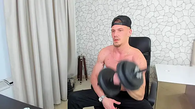 Snapshot of MateoBenjaminX chatting on February 2025 05:39:02 PM MateoBenjaminX online show from February 2025 05:39:02 PM