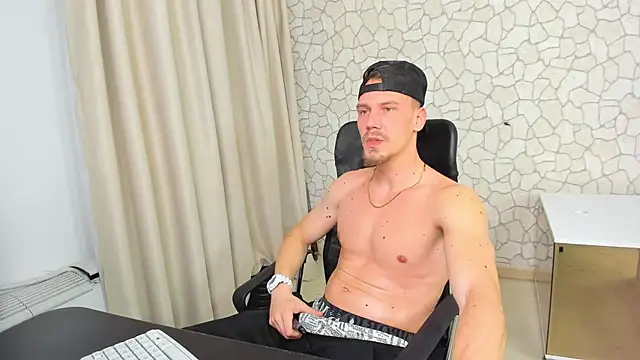 Snapshot of MateoBenjaminX chatting on February 2025 06:24:02 PM MateoBenjaminX online show from February 2025 06:24:02 PM