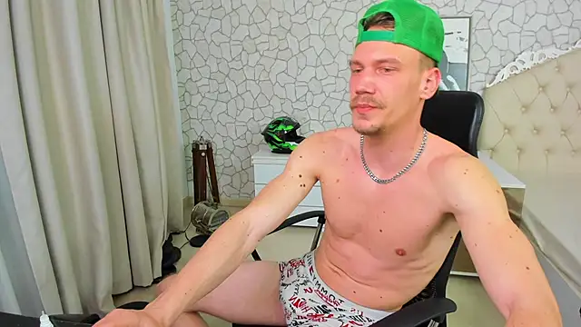 Snapshot of MateoBenjaminX chatting on March 2025 08:53:01 PM MateoBenjaminX online show from March 2025 08:53:01 PM