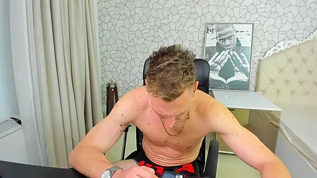 Snapshot of MateoBenjaminX chatting on March 2025 08:43:01 PM MateoBenjaminX online show from March 2025 08:43:01 PM